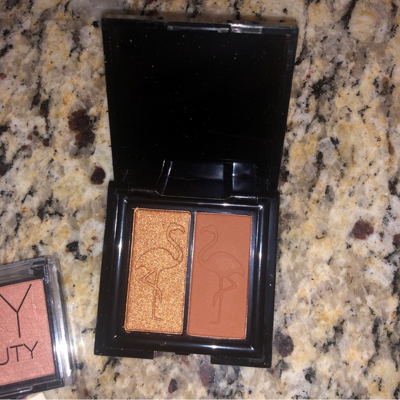 *NEW* Makeup Bundle - 90s Throwback Eyeshadow, Nude Lipstick, Highlighter - Picture 6 of 14